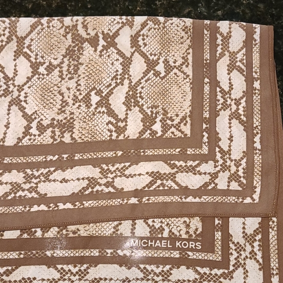 Michael Kors scarf - Picture 1 of 4
